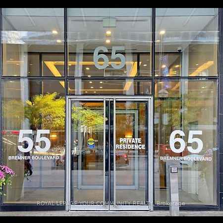 2-Bdrm And 1 Den 3 Bed Condo With 2 Bath - Walking Distance To Scotiabank Arena, Cn Tower, Union Station, Ripleys With Free Parking Toronto Kültér fotó
