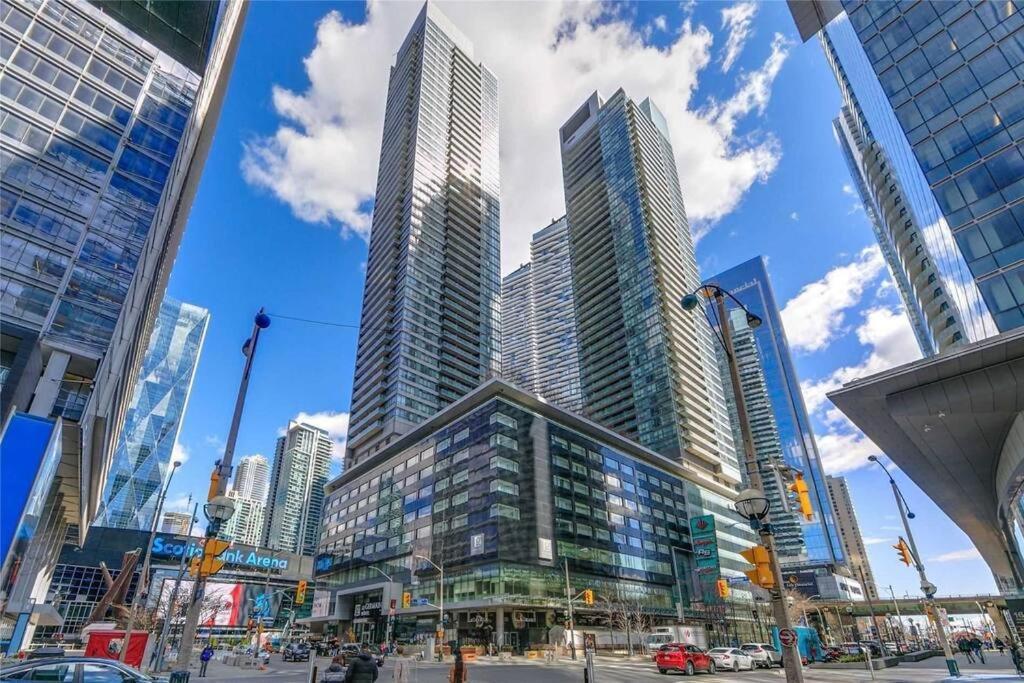 Spacious 2-Bdrm Condo - Next To Scotiabank Arena With Free Parking Toronto Kültér fotó